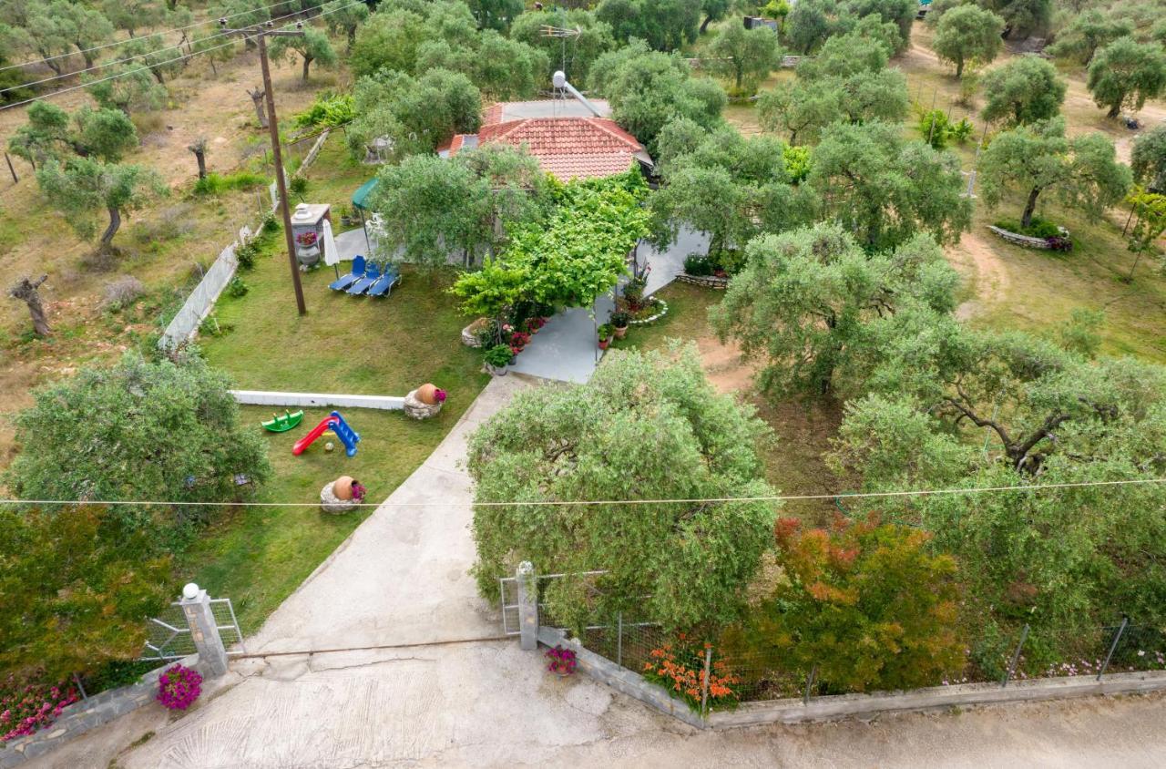 Kiriakos Holiday Home Астрис Екстериор снимка