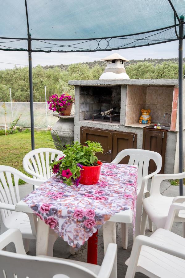 Kiriakos Holiday Home Астрис Екстериор снимка