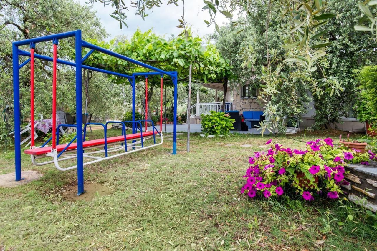 Kiriakos Holiday Home Астрис Екстериор снимка