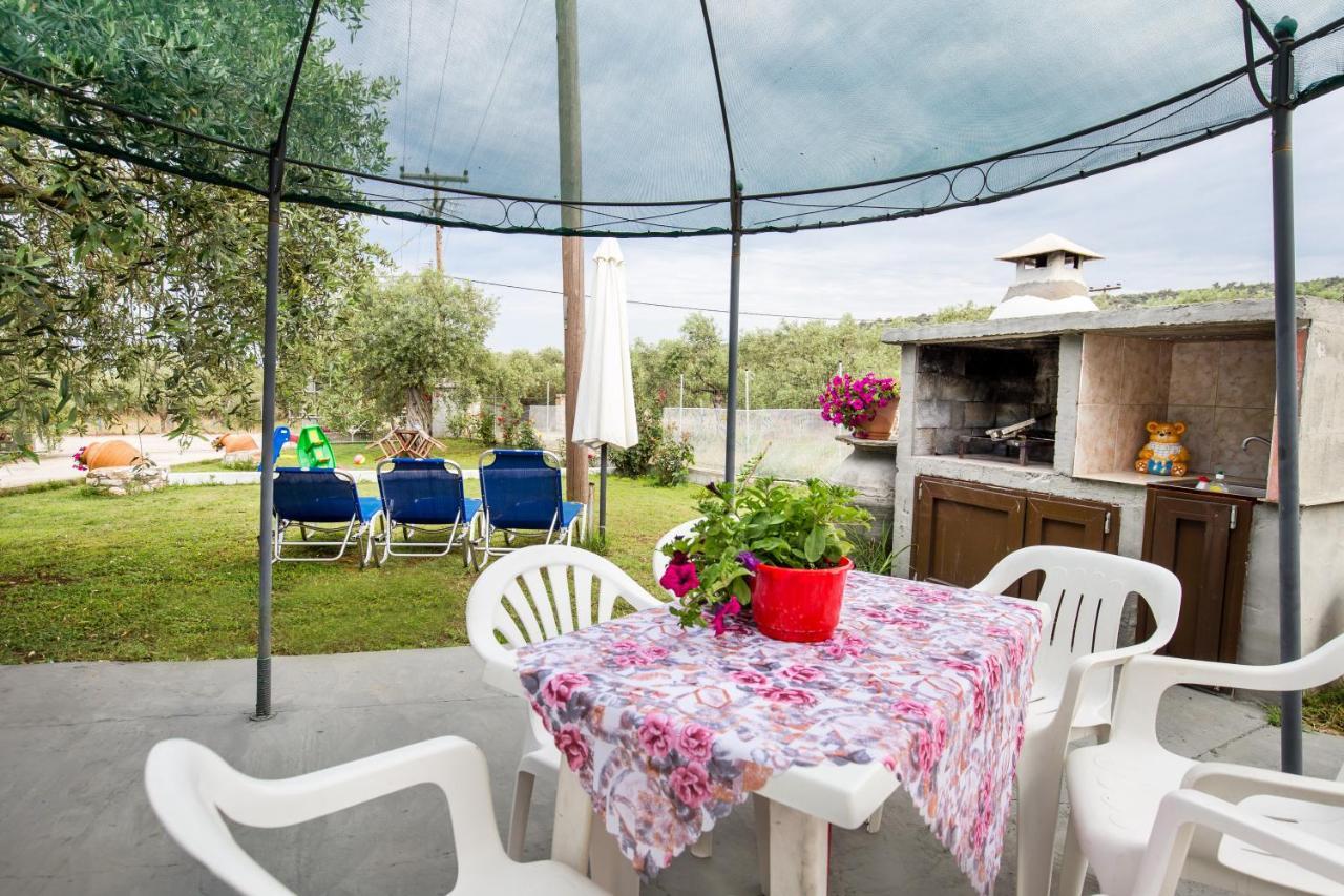 Kiriakos Holiday Home Астрис Екстериор снимка