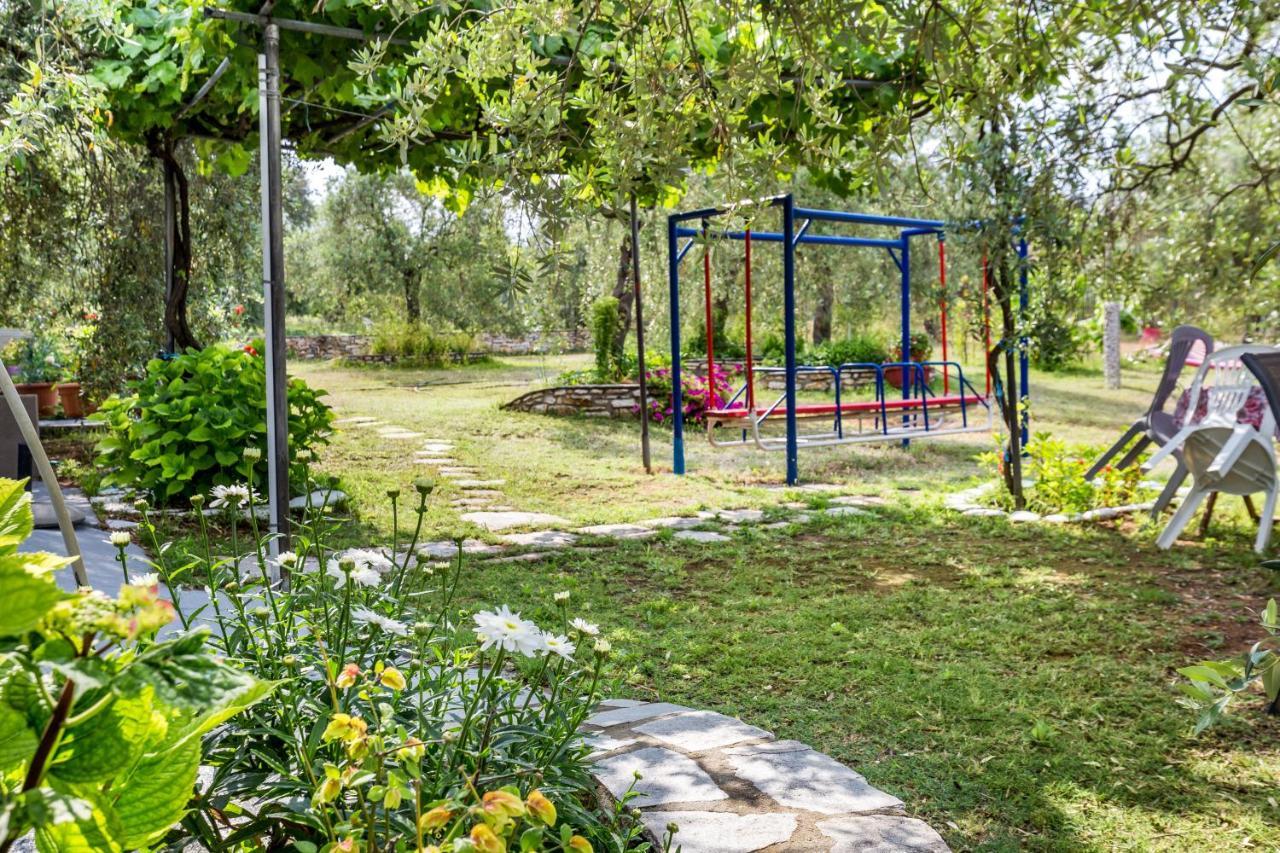Kiriakos Holiday Home Астрис Екстериор снимка